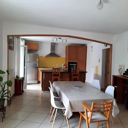 Maison Spacieuse Et Agreable Saint-Georges-de-Luzençon Exterior foto