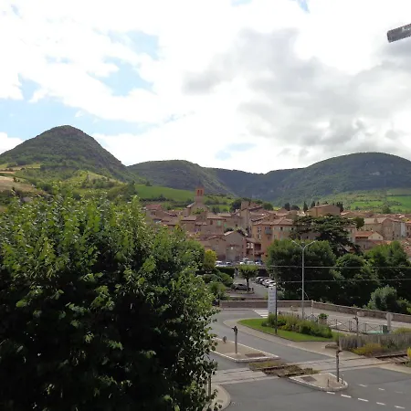 Maison Spacieuse Et Agreable Saint-Georges-de-Luzençon Exterior foto