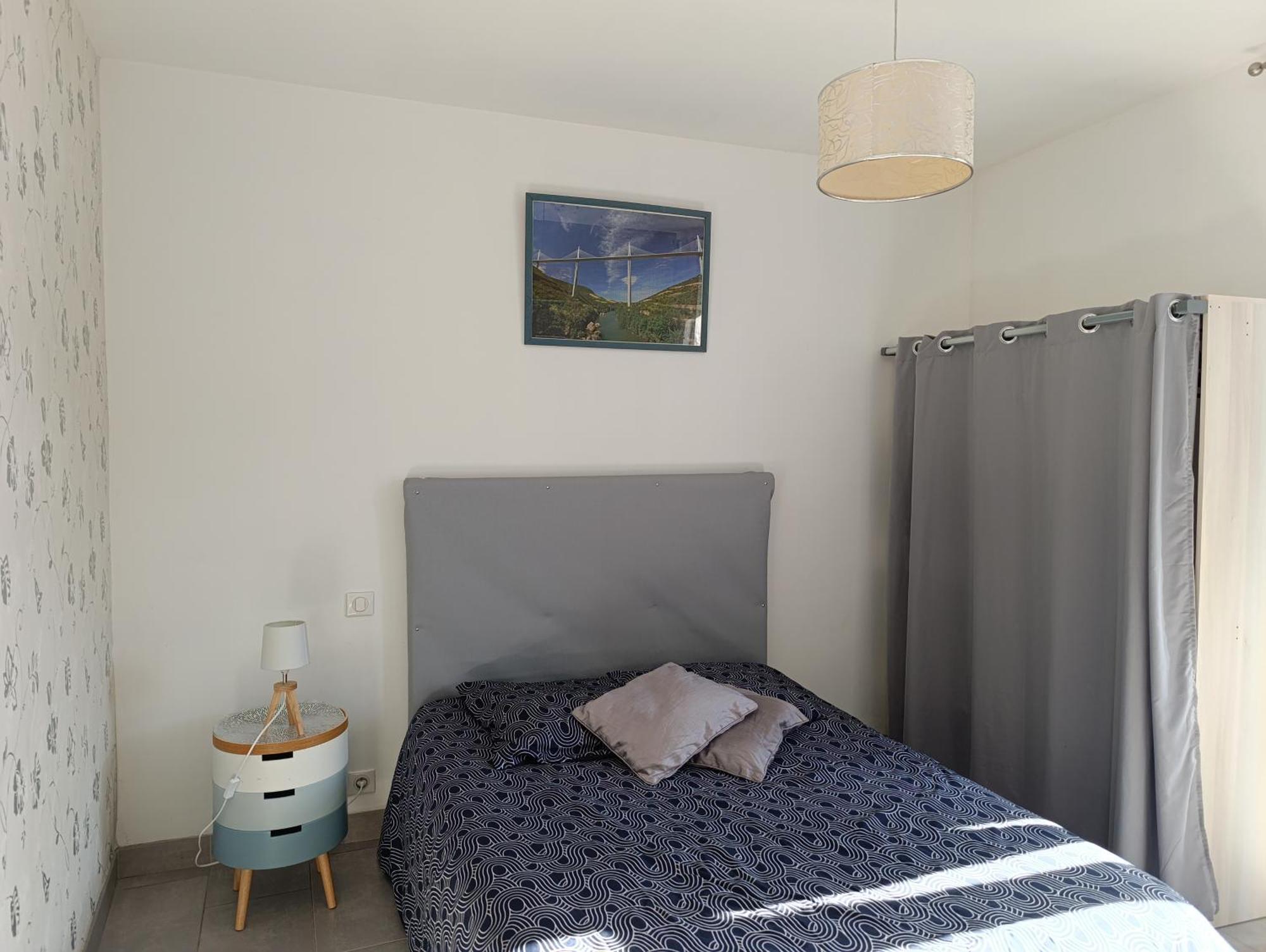 Maison Spacieuse Et Agreable * Saint-Georges-de-Luzencon